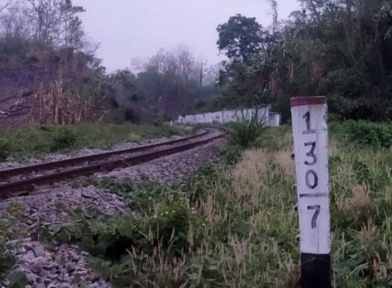 A person died after falling from a train in Teliamura A person died after falling from a train in Teliamura